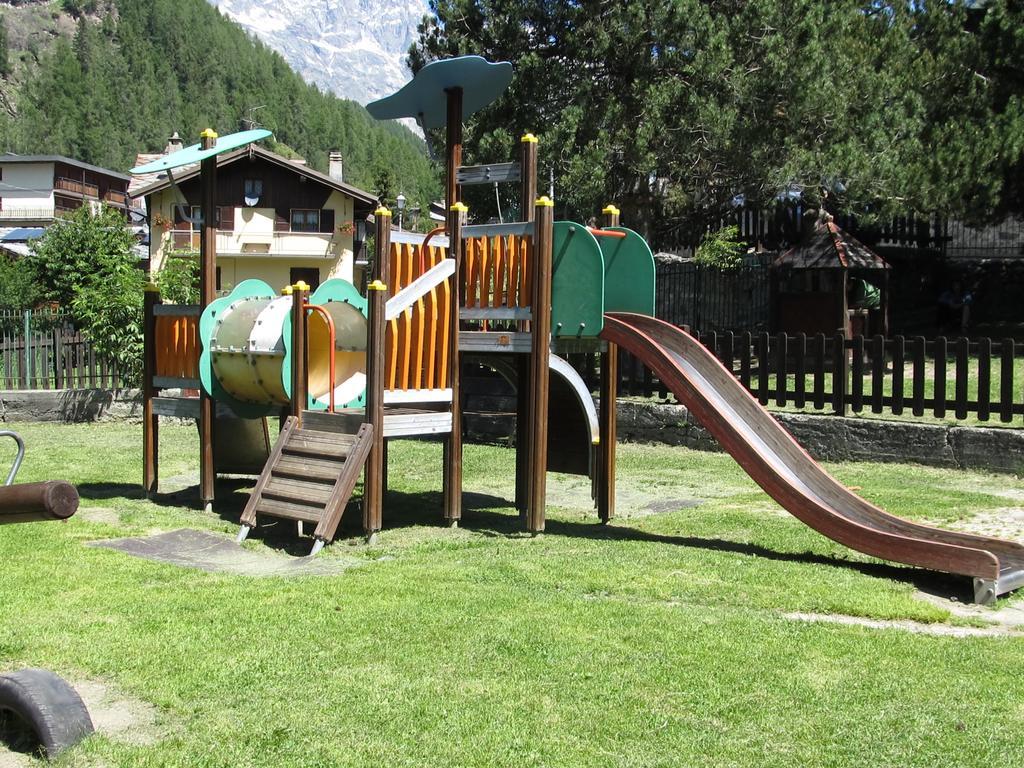 Miramonti Hotel Valtournenche Exterior photo