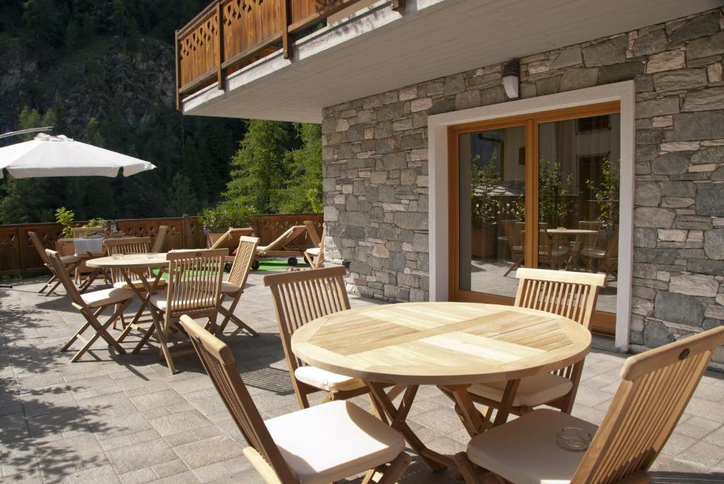 Miramonti Hotel Valtournenche Exterior photo